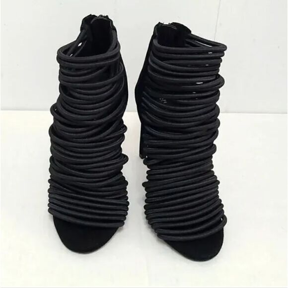 Jeffery Campbell  - Picture 2 of 10